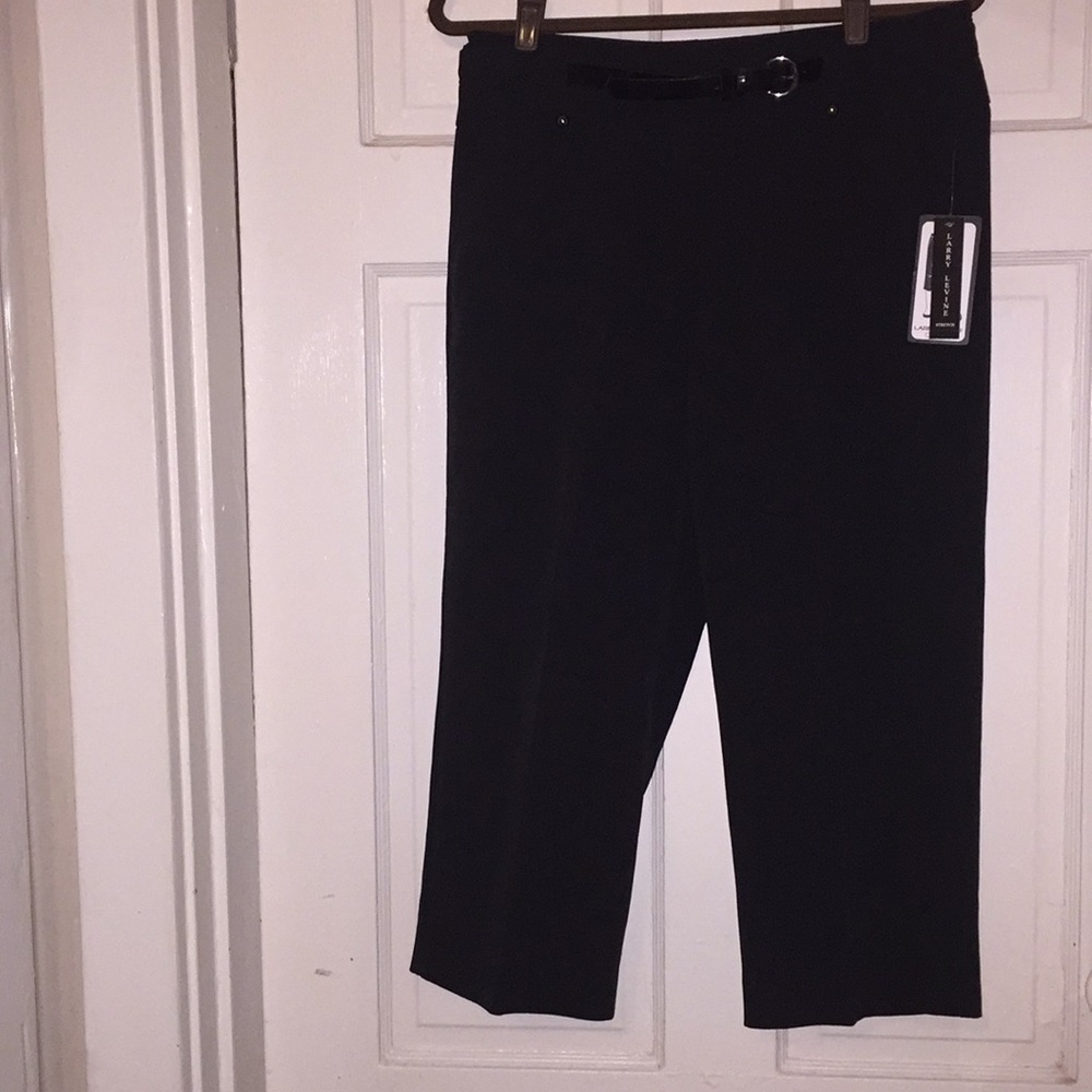 NWT Larry Levine Crop Pant
